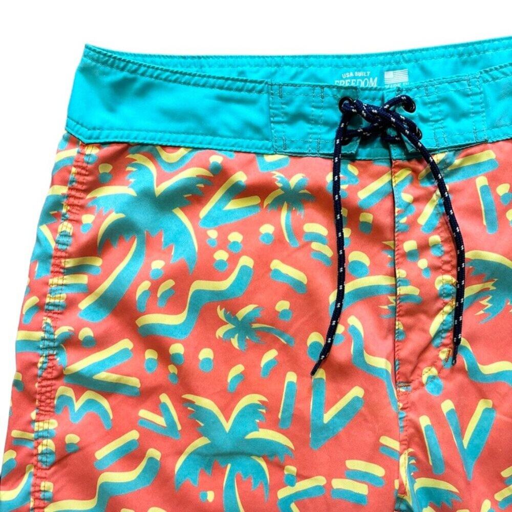 FREEDOM ARTISTS Palm Tree Graffiti Gnarly Bold Swim Shorts  MADE in USA  SZ 32